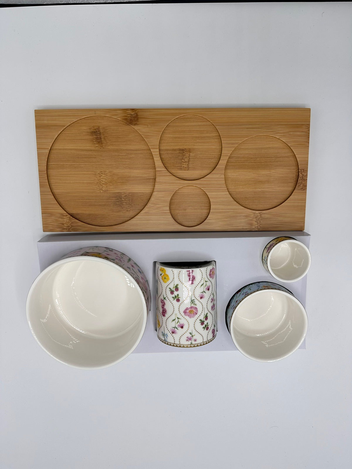 Easy Life Appetizer set 29x13 with 4 round bowls on Bamboo tray